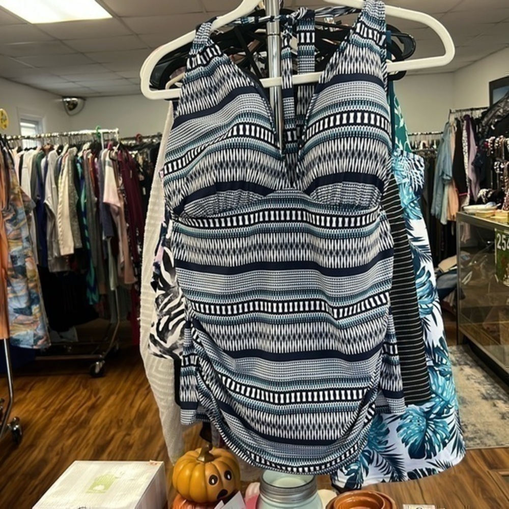Women’s swim top size XXL